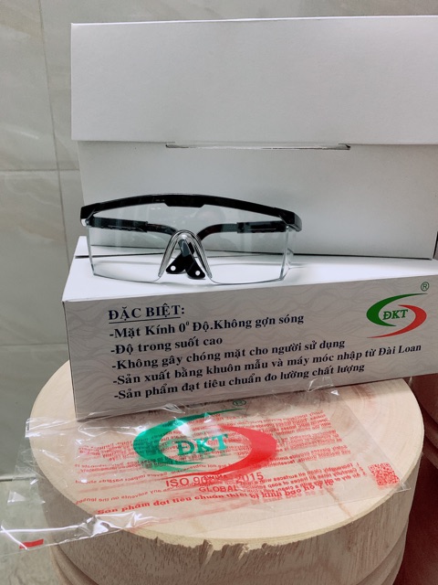 Kính mắt bảo vệ