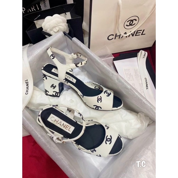 Guốc chà neo chữ