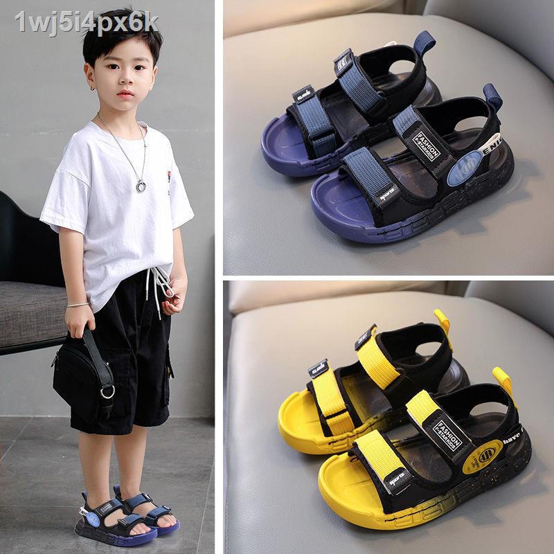 Dép nam cho bé trai 2021 mùa hè mới giữa và lớn của đế mềm không trơn trượt Velcro trẻ em hở mũi giày đi biển t