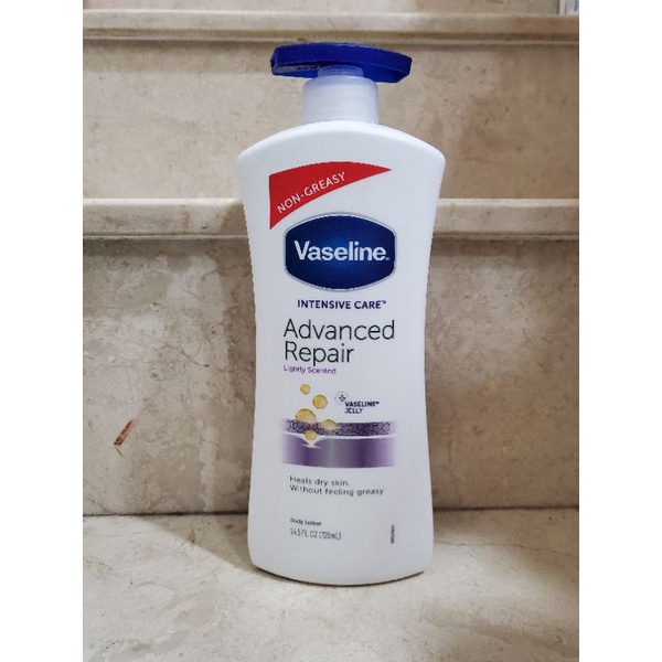 Dưỡng thể Vaseline Intensive Care Advanced Repair Lightly Scented Body Lotion 725ml