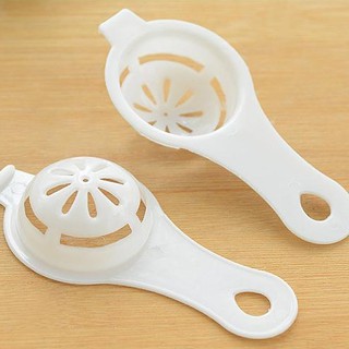 Dụng cụ tách lòng đỏ trứng gà