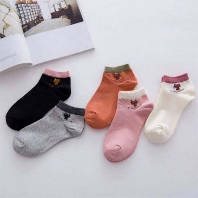 Tất Miu Miu Cổ ngắn