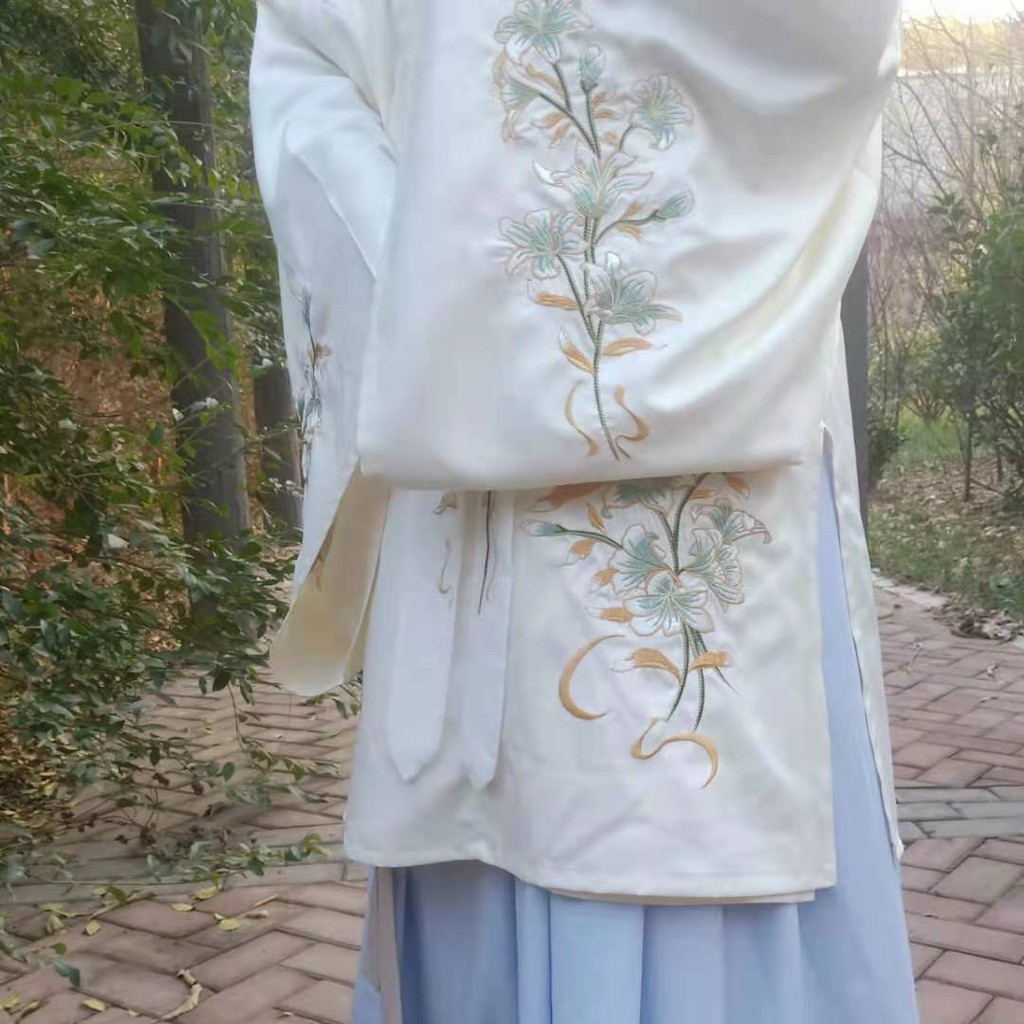 Hoa ban đầu Lily do nhà Minh sản xuất Hanfu Phụ nữ Công nghiệp nặng Thêu bắp cải Giá mùa xuân và thu Mây Vai đứng