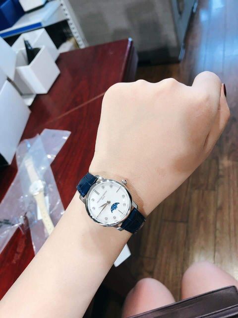 Đồng hồ nữ Frederique Constant dáng moonphase xanh sang chảnh