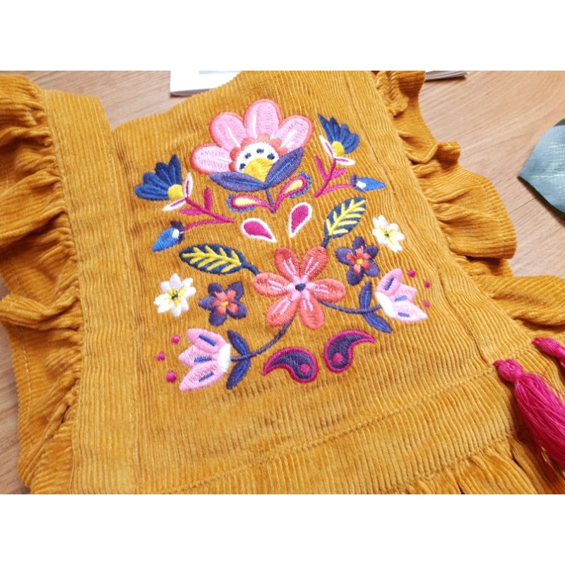 Váy yếm bé gái Sergen major dư xịn cực đẹp chất nhung tâm thêu hoa văn trước ngực