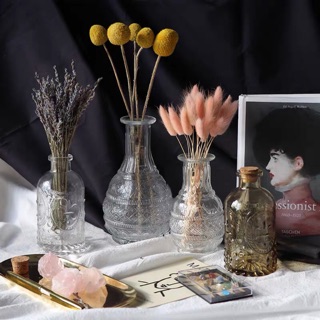 Lọ hoa và hoa khô decor