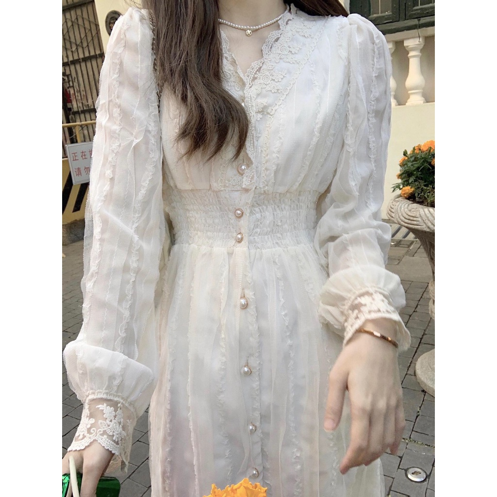 Đầm dài ren phong cách Vintage