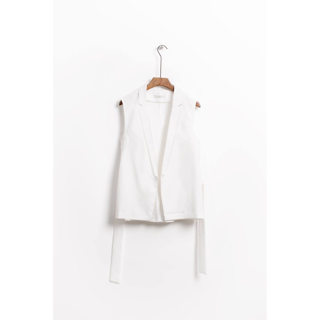 Áo blazer sát nách nữ MADELEN dáng freesize màu trắng thanh lịch | BigBuy360 - bigbuy360.vn