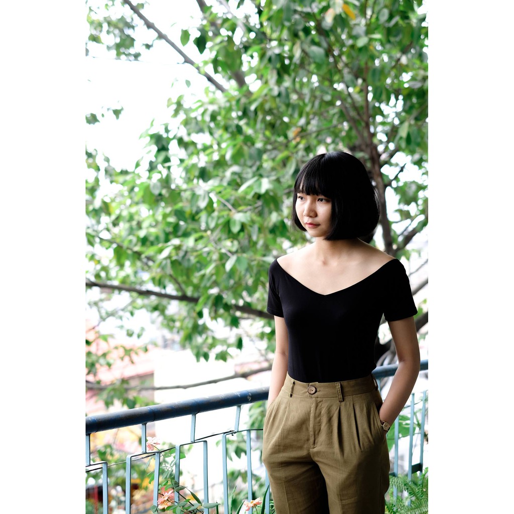 Tenratvui - Áo thun đen Little Black Tee cổ tim bẹt vai