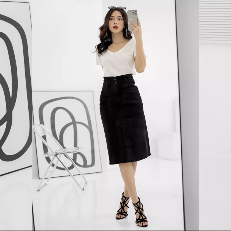 Pass chân váy jean của Masara 350K lúc mua 590K mặc đi chơi 1 lần còn mới 99,99%,dáng mặc đi làm đi chơi đều thoải mái.