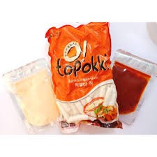 Combo gồm 500g tokbokki,100g nước sốt, và 100g bột phô mai Hàn quốc