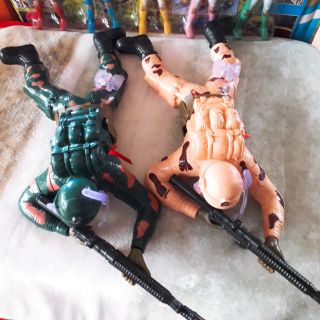Đồ chơi người lính bò