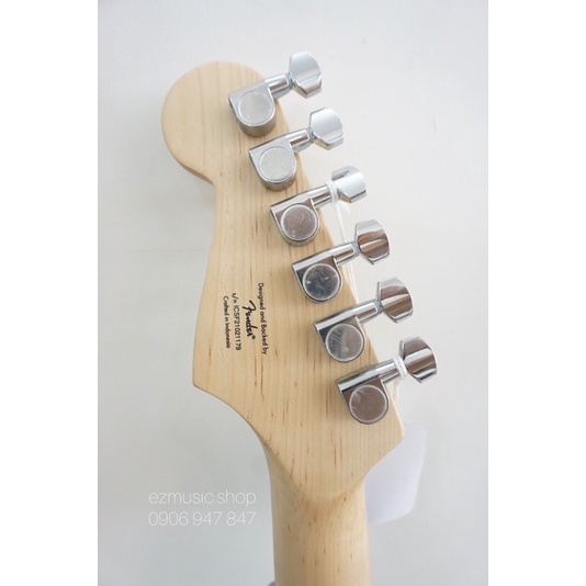 Đàn Guitar điện Squier Bullet Stratocaster HSS màu AWT