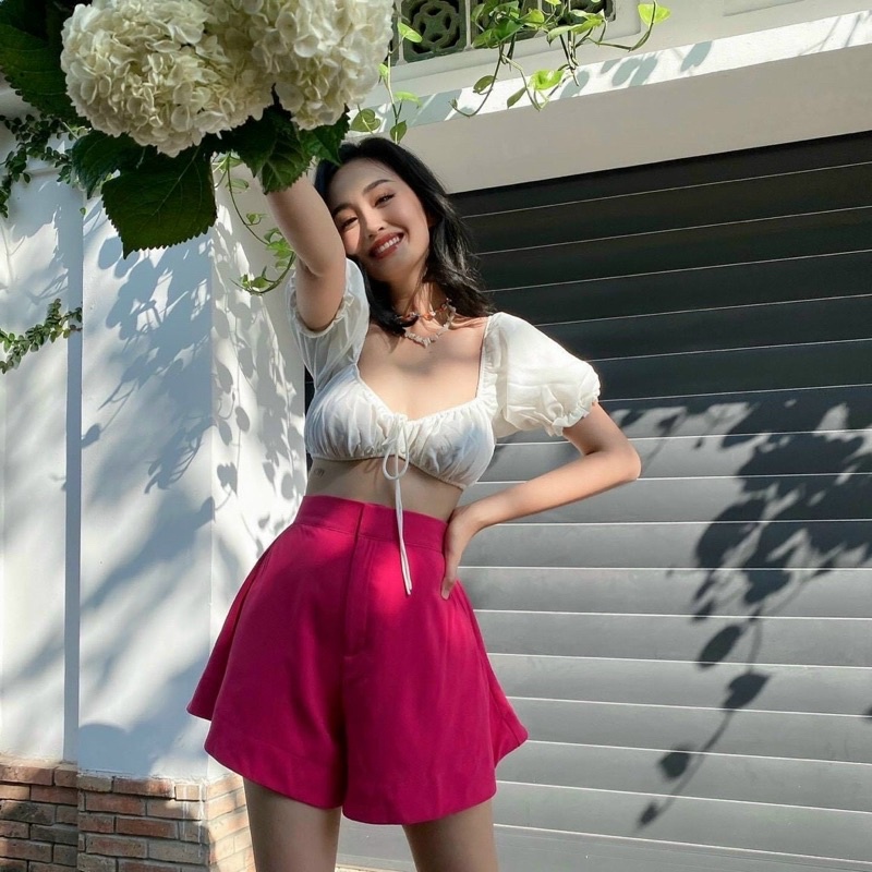 SET CROP TRẮNG NHÍU NGỰC TAY BỒNG + SHORT HỒNG