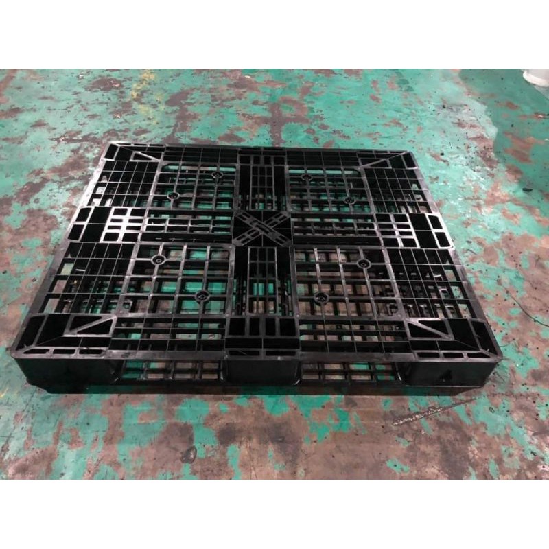 Pallet nhựa 1m vuông thanh lý