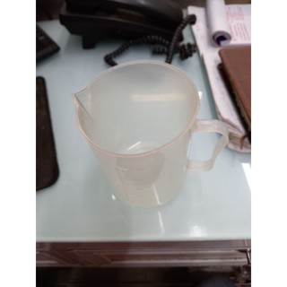 Cốc đong nhựa có quai