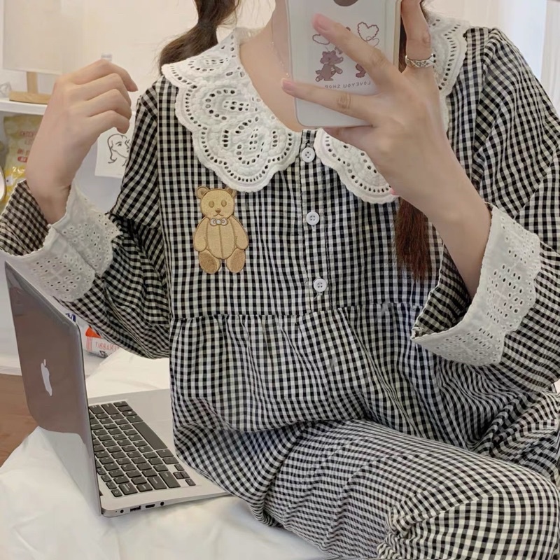 Bộ đồ ngủ tiểu thư gấu cổ bèo hoạ tiết caro cổ đính nút siêu dễ thương | BigBuy360 - bigbuy360.vn