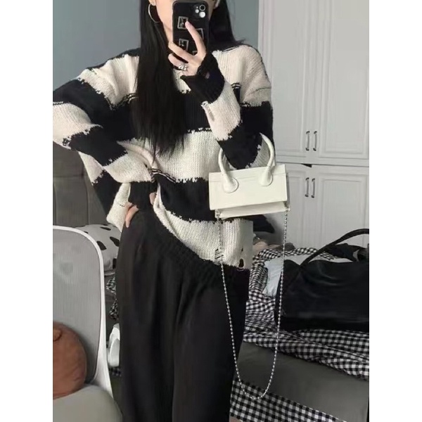 Áo len kẻ đen trắng hoạ tiết rách ulzzang | BigBuy360 - bigbuy360.vn