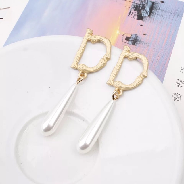 Hoa tai phong cách âu mỹ