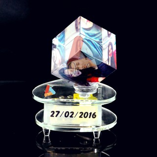 Pha lê lập phương in hình PIANO (đế đèn, tự xoay dây cót, phát nhạc music box)