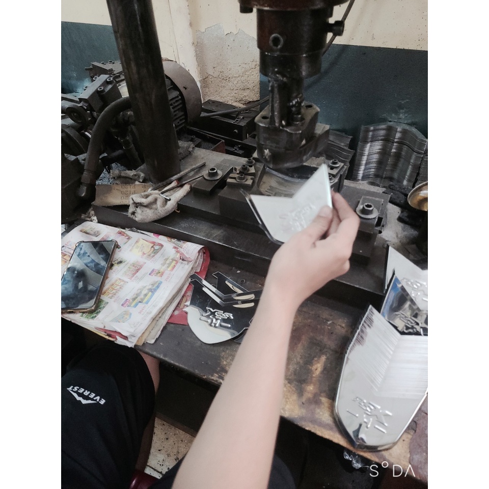 Bộ ốp dè INOX xe Grande 2014-2018 + tặng kèm 1 tem logo titan YAMHHA + 3 ngôi sao nhôm