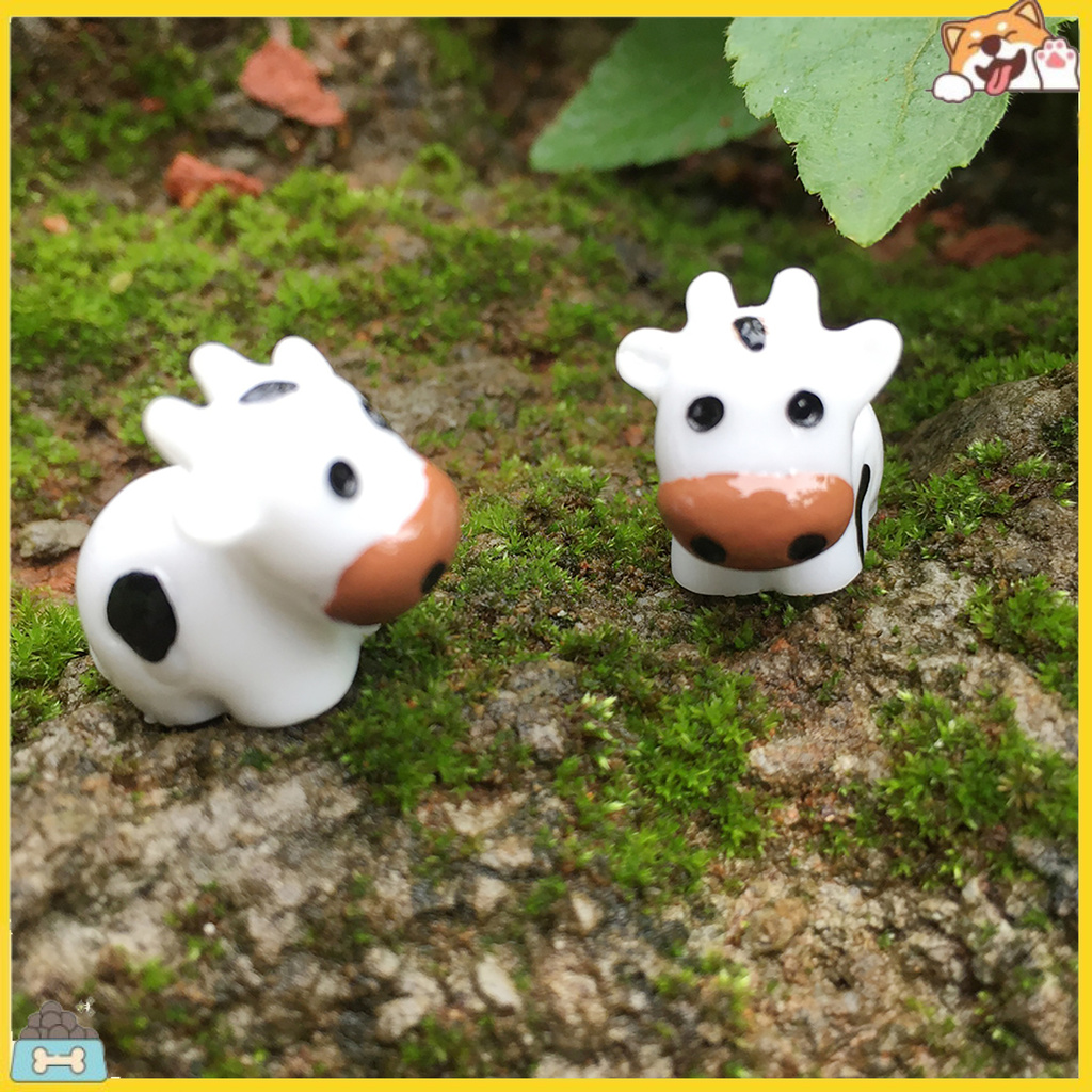 2 bò sữa bằng nhựa đáng yêu trang trí vườn nhà