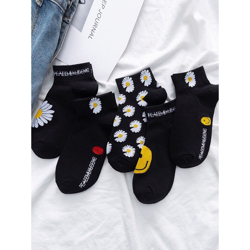 1 Đôi Tất Hoa Cúc Hot Trend ( Đen và Trắng )