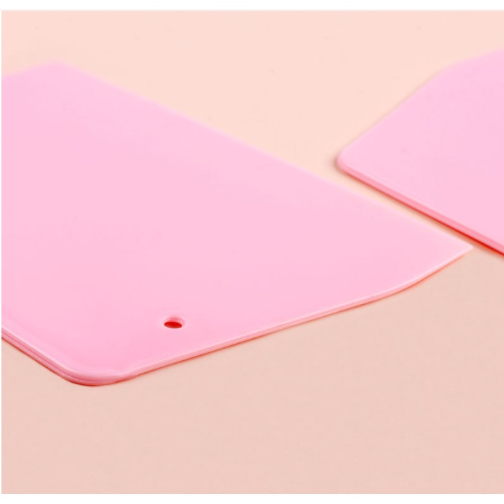 Miếng cắt bột nhựa 12cm (màu ngẫu nhiên)
