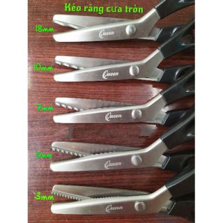 Kéo răng cưa loại tốt có hộp, chuyên cắt vải, xốp, giấy