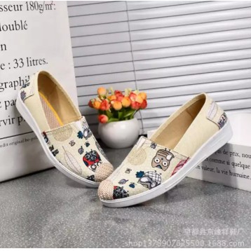 Giày lười Slip On đế mềm họa tiết chiếc lá (3 màu) | BigBuy360 - bigbuy360.vn