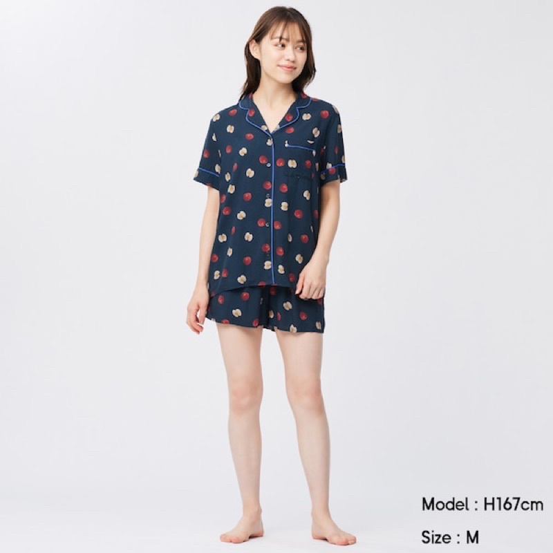 Bộ quần áo cộc pyjama nữ in hình quả táo dễ thương của GU - Nhật Bản