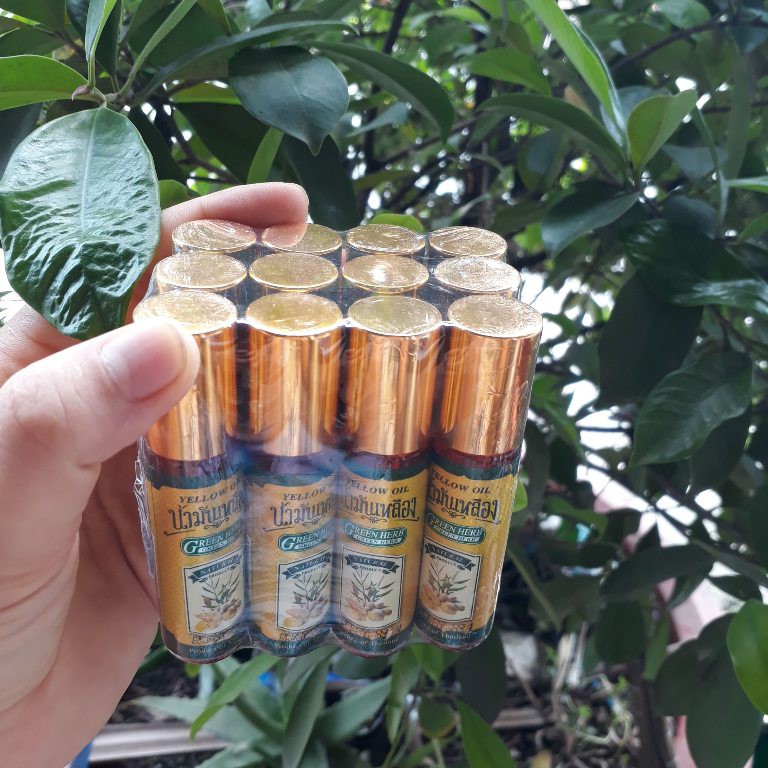 1 chai Dầu gió thảo dược nghệ gừng Green Herb Embrocations Yellow Oil Thailand 8cc