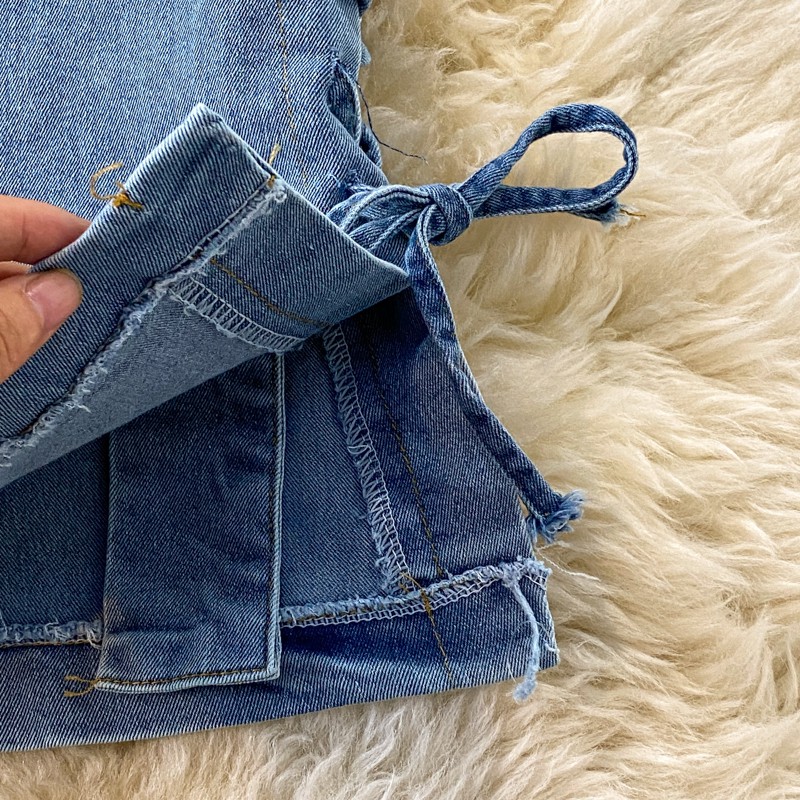 Váy jeans hai dây, body thiết kế đan dây hai bên độc lạ