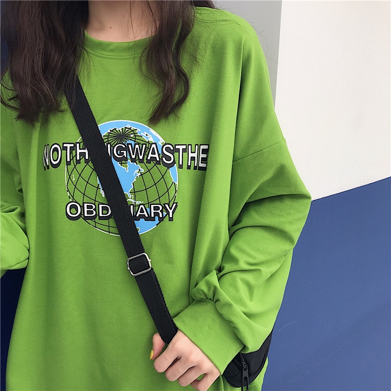 Áo thun nữ tay dài dáng rộng in chữ xinh xắn | BigBuy360 - bigbuy360.vn