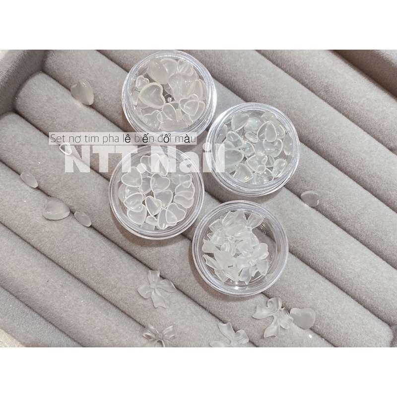 set 4 hũ nơ và tim pha lê mix biến đổi màu