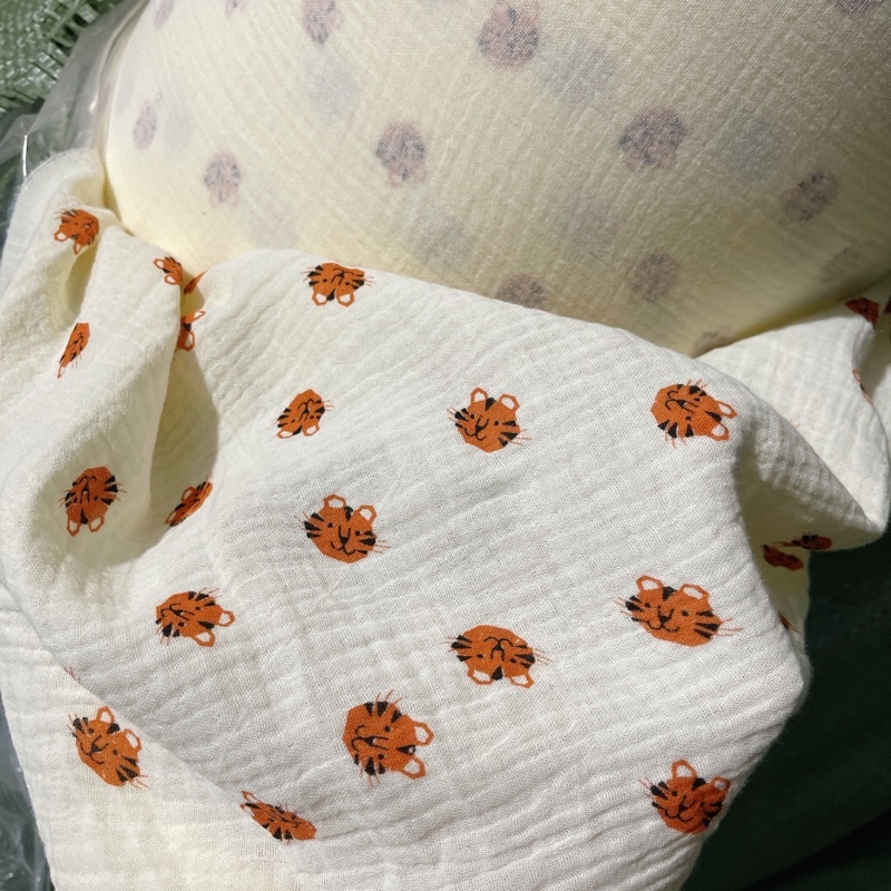 vải xô muslin 2 lớp cao cấp hàng loại 1 mềm mịn hình đầu hổ cam nền be may quần áo,khăn tắm cho bé trai
