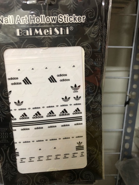 Sticker lá phong mẫu mới