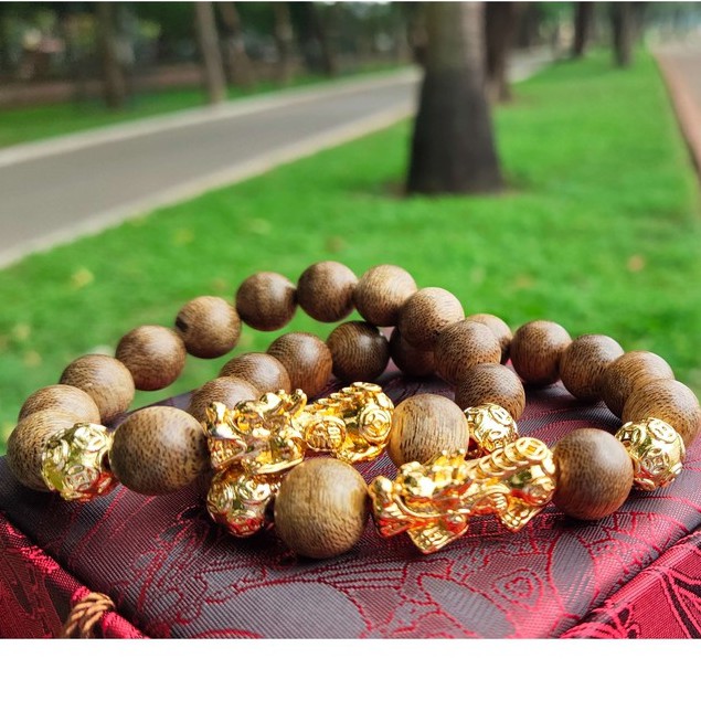[CAO CẤP] Vòng trầm hương xịn mix Tỳ Hưu, Hạt Kim Tài Lộc mạ vàng  hương thơm tự nhiên dành cho nam nữ...!!! | BigBuy360 - bigbuy360.vn