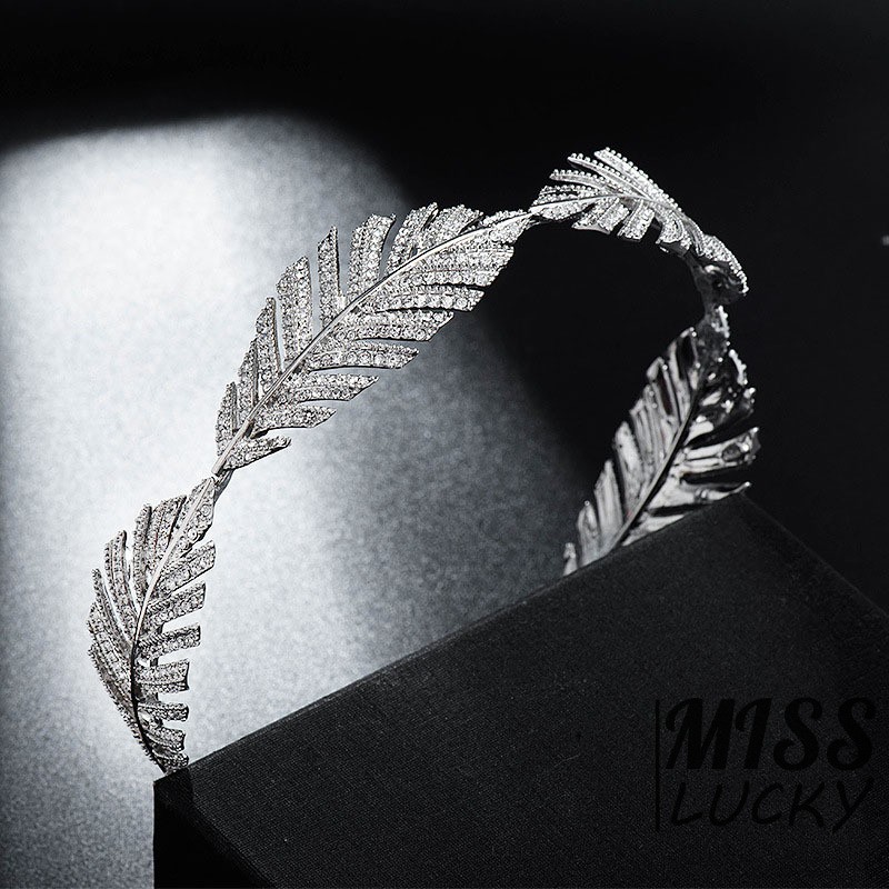 Khăn đeo đầu kiểu dáng thời trang thanh tú cho cô dâu