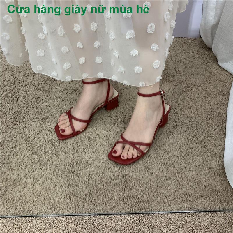 Giày nữ mùa hè mới2020 Summer New Fairy Style Dây đeo đơn giản Khóa từ được xác định chéo với Cuddles Phiên bản