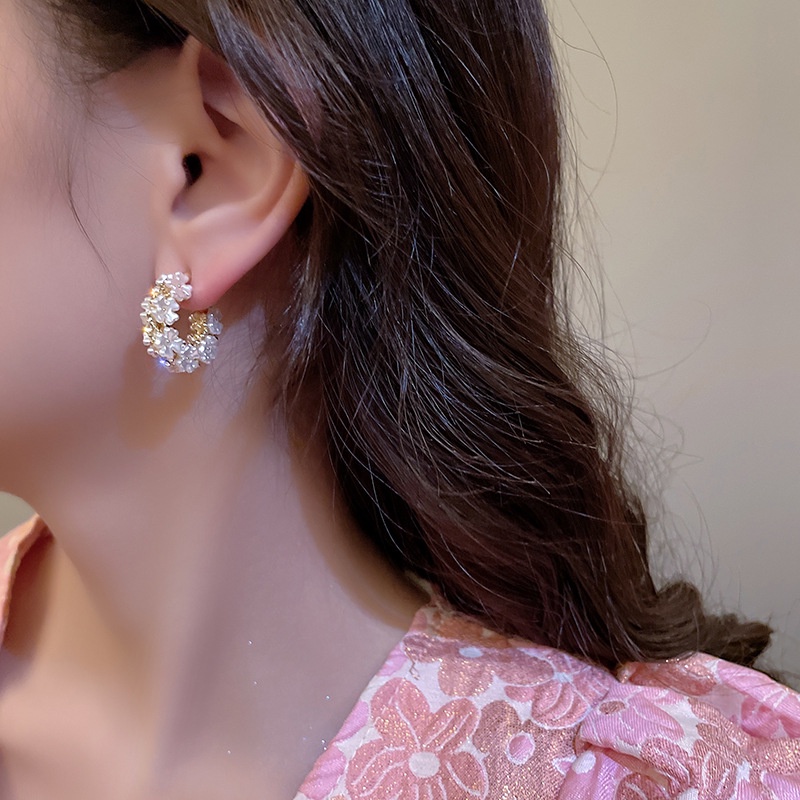 Khuyên Tai Nữ Trang Dáng Tròn Đính Ngọc Trai Xinh Xắn