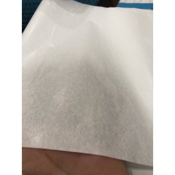 100 tờ  giấy gói quần áo , gói hàng ,gói giày 1 mặt bóng