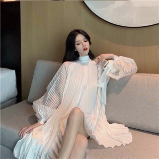 Váy dập ly tay bồng cổ cao dáng xoè