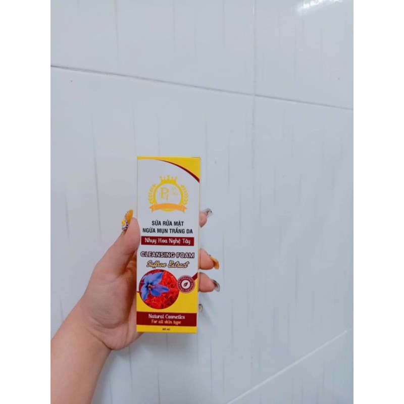 sữa rửa mặt ngừa mụn nhụy hoa nghệ tây