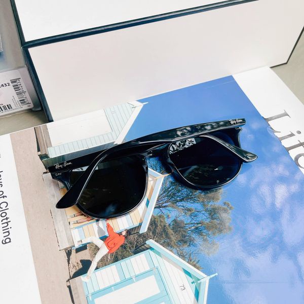 Kính Mát Ray-ban RB4259 601/71  viền đen mắt xanh đen 601/71