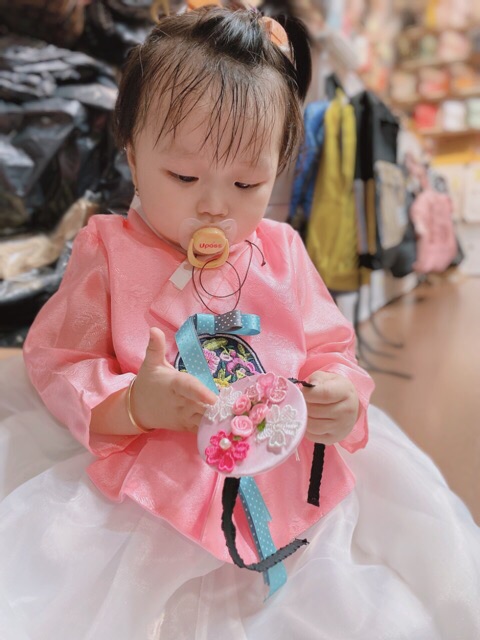 Hanbok cho bé ảnh thật kèm bờm