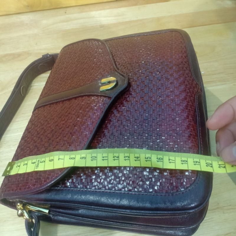 Túi đeo vai da thật secondhand  150313