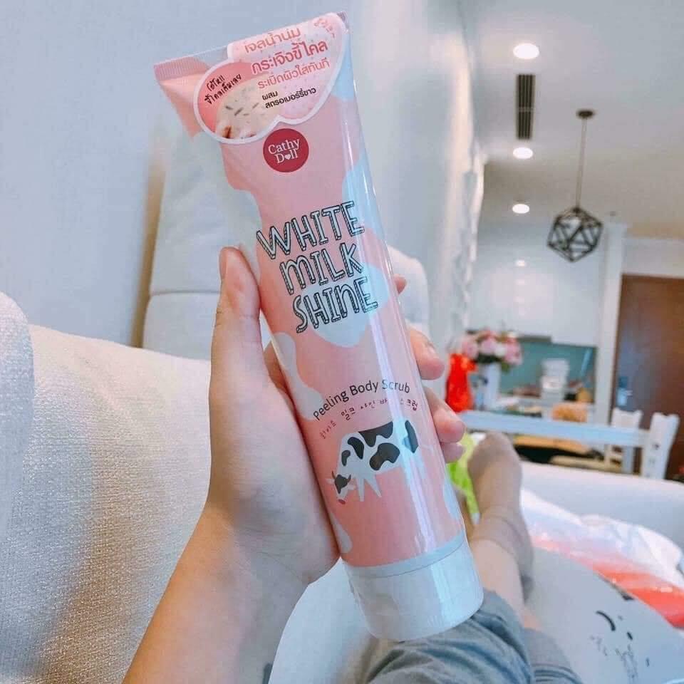Gel Tẩy Tế Bào Chết Toàn Thân Cathy Doll White Milk Shine Peeling Body Scrub 320ml