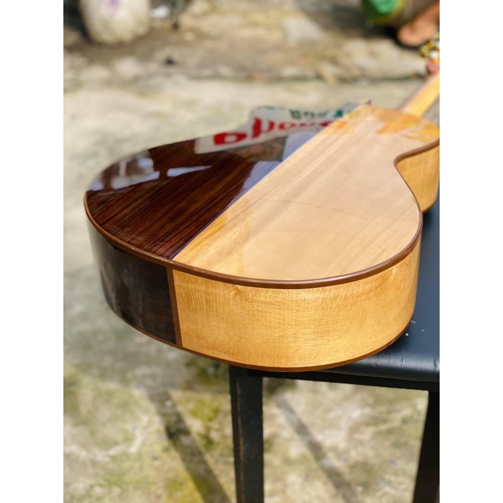 Đàn Guitar Custom Cẩm Ấn Khảm Xà Cừ Có Lắp EQ