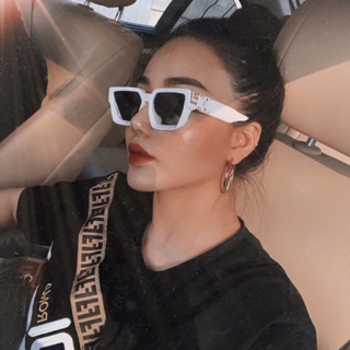 Kính mắt Louis Vuitton❤️ Full box hãng + thẻ + khăn như hình chụp.